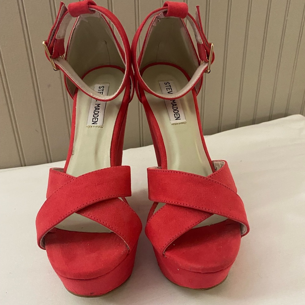 Steve Madden Pink Wedge size 8